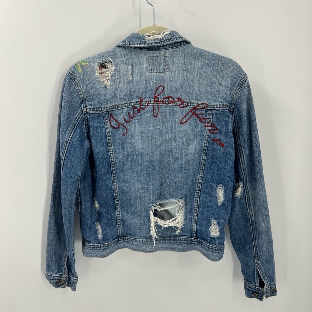 American eagle, highly distressed floral embroidered denim trucker jacket… - Picture 3 of 16